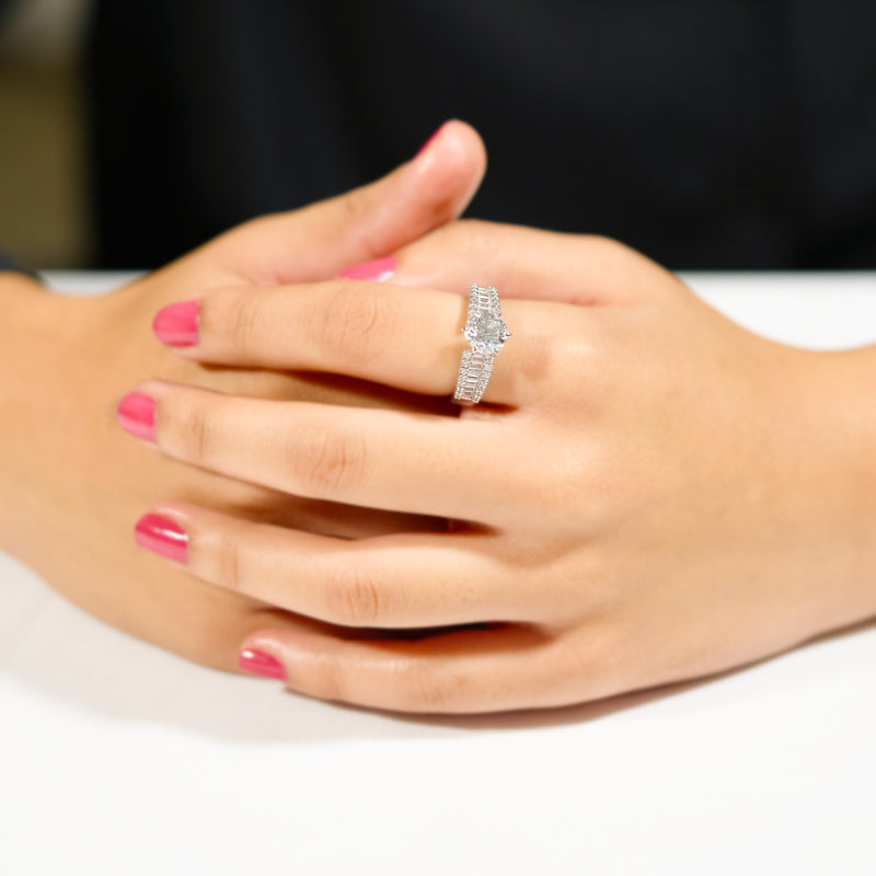 Round & Emerald Silver Ring | Zeya Luxe Jewels