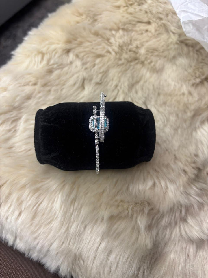 Overlapping bracelet