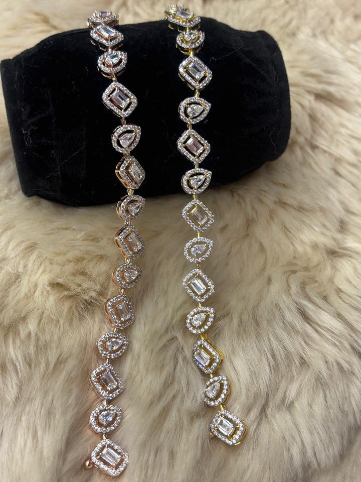 Sleek lines tennis bracelet