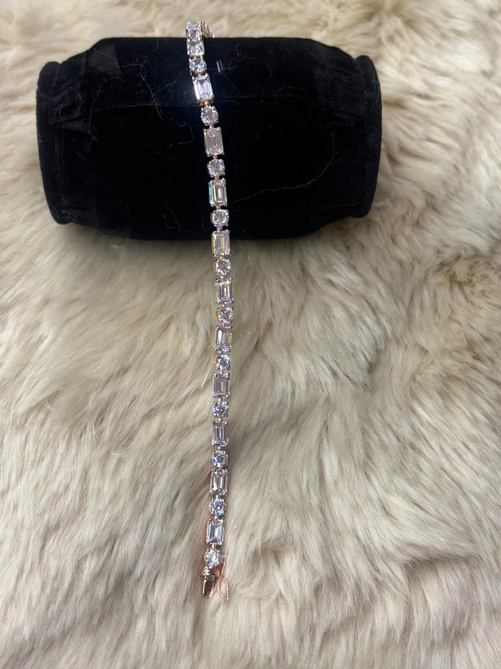 Elegant tennis bracelet