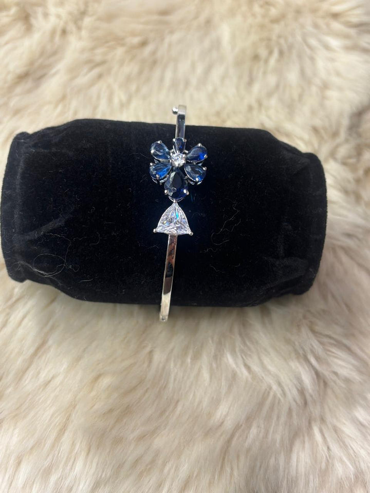 Colourful flower bracelet