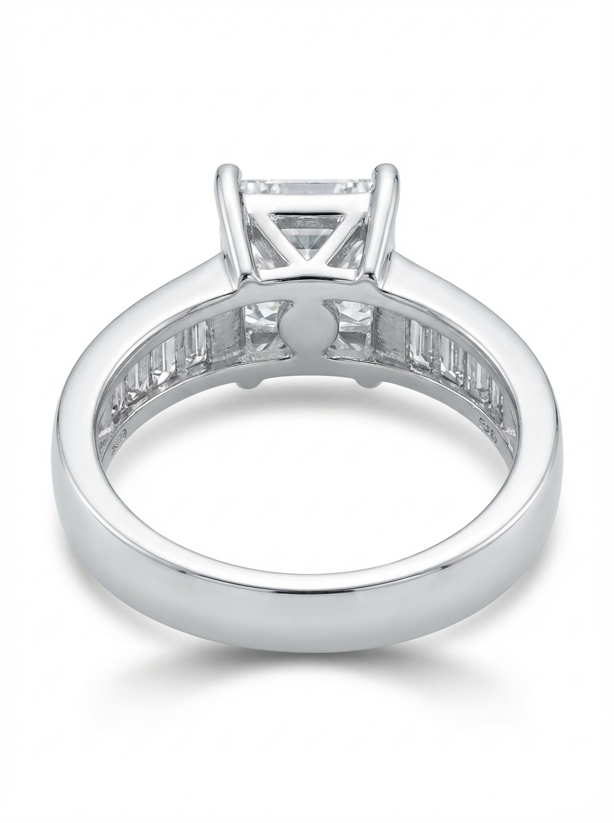 Princess cut rind with diamond