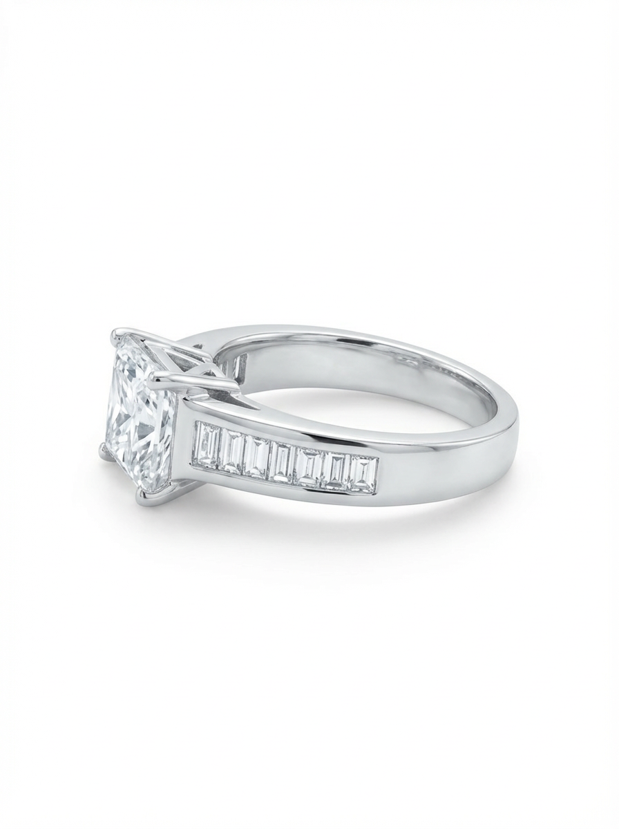 Princess cut rind with diamond
