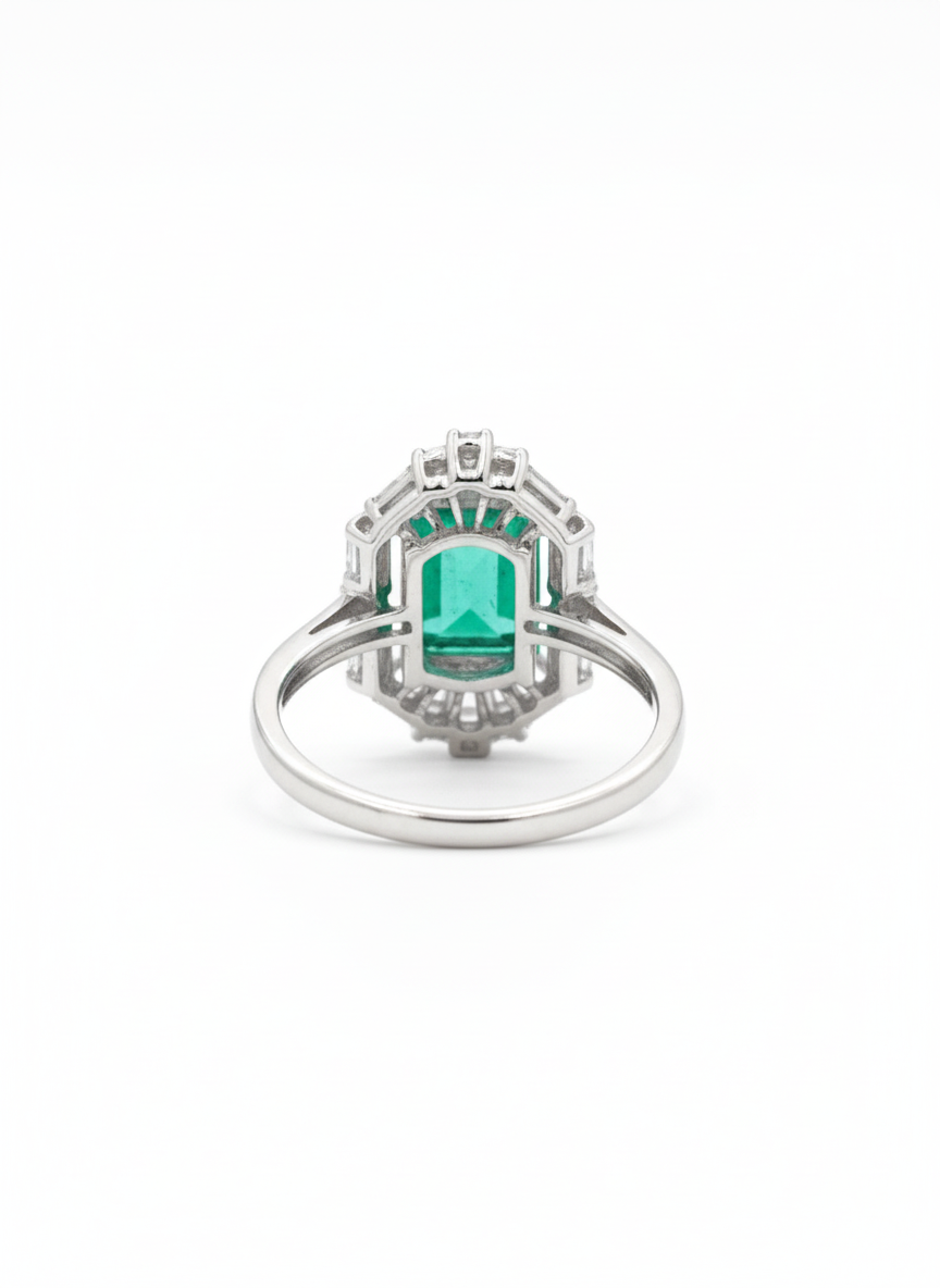 Diamond shapped with emerald
