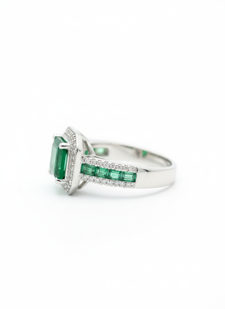 Emerald stud ring